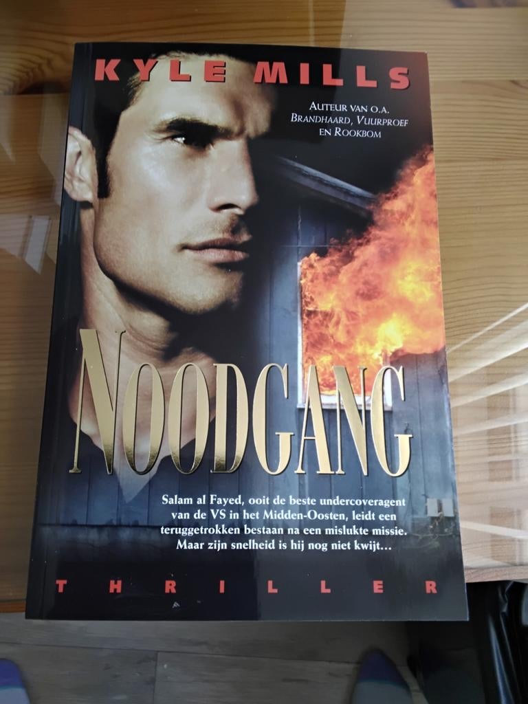 K. Mills - Noodgang, Ophalen of Verzenden, Zo goed als nieuw, K. Mills