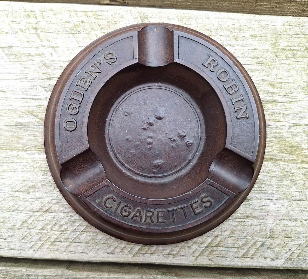 Antieke asbak/asbakje. Bakeliet/Ogden's Robin Cigarettes., Verzamelen, Rookartikelen, Aanstekers en Luciferdoosjes, Ophalen of Verzenden