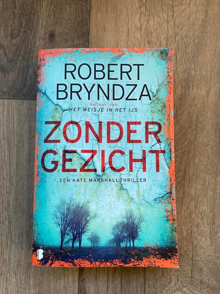 Zonder Gezicht - Robert Bryndza, Boeken, Thrillers, Ophalen, Zo goed als nieuw, Nederland