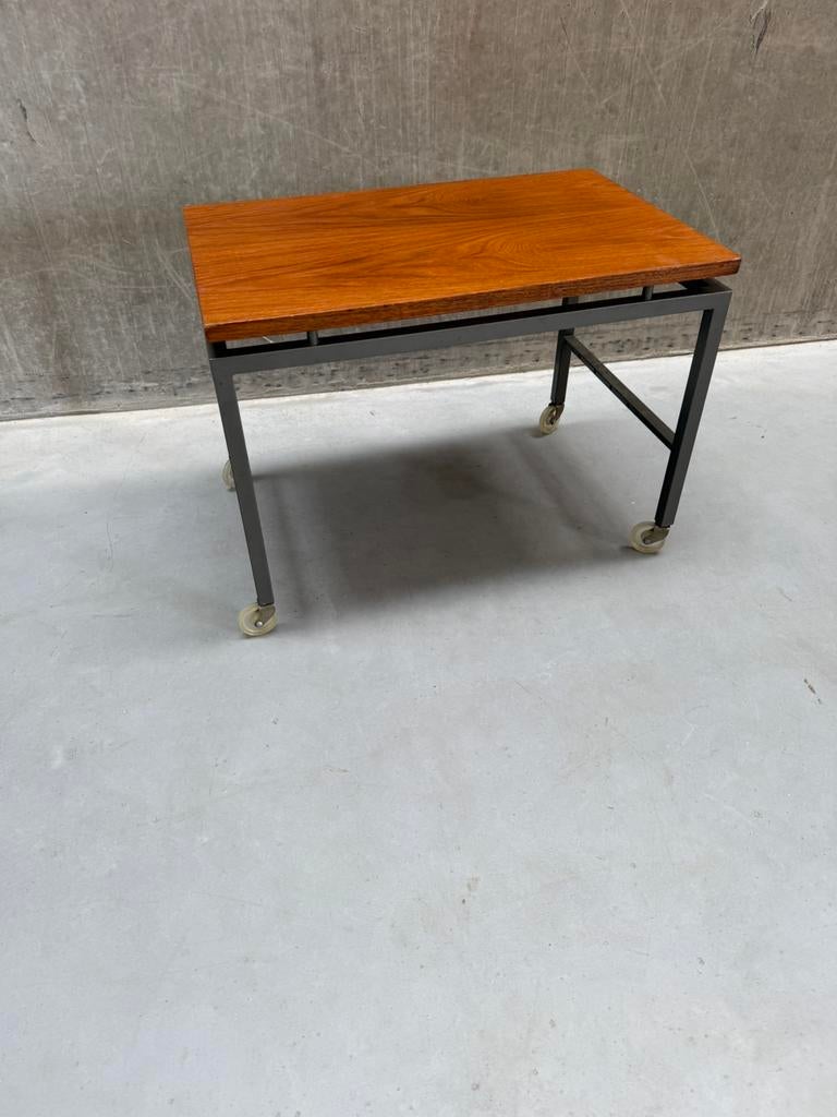 Mid Century Bijzettafel/Tv-Meubel op Wieltjes Teak, Ophalen of Verzenden, Huis en Inrichting