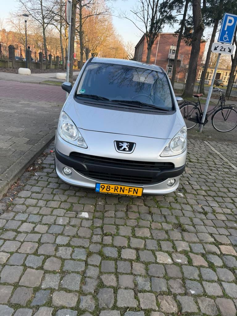 Peugeot 1007 1.4 2-TRONIC 2005 Grijs, Auto's, Peugeot, 1360 cc, 4 cilinders, 4 stoelen, 49 €/maand