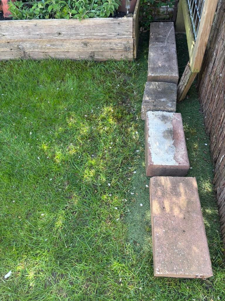 Gratis 4 stukken stenen bielzen, Ophalen, Zo goed als nieuw, Hout