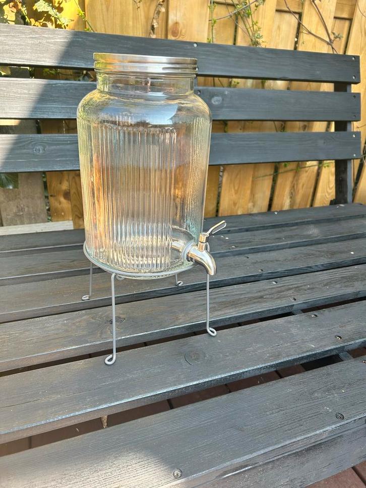 IKEA Vardagen water/limonade kan met standaard, 2 stuks, Huis en Inrichting, Keuken | Keukenbenodigdheden, Zo goed als nieuw, Ophalen