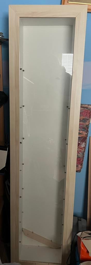 IKEA vitrinekastje, met glasplaatjes. "BERTBY", Huis en Inrichting, Ophalen, 50 tot 100 cm, Zo goed als nieuw, Minder dan 100 cm