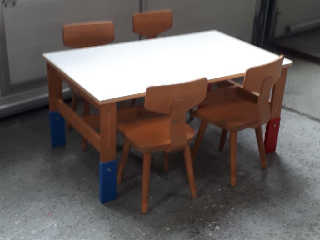 kinder tafel met stoelen, Kinderen en Baby's, Kinderkamer | Tafels en Stoelen, Ophalen, Gebruikt, Tafel(s) en Stoel(en)