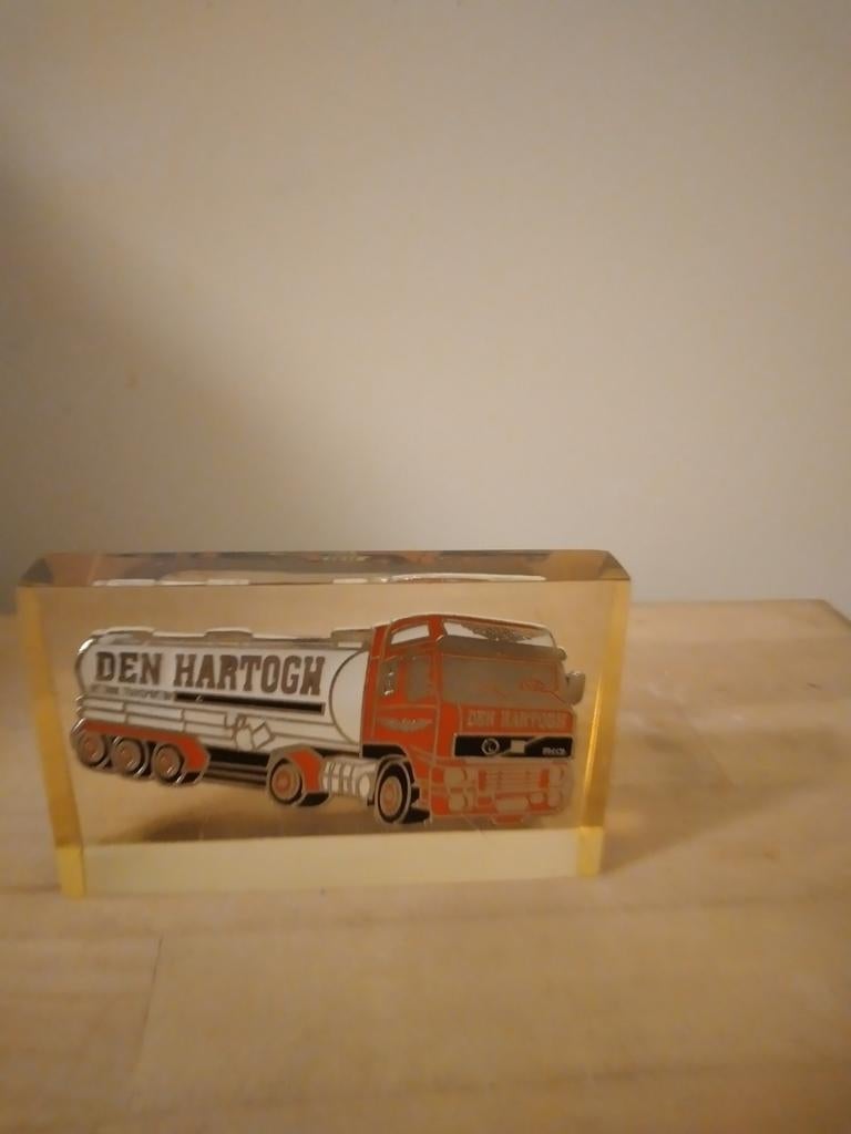 Den Hartogh Transport vrachtwagen in acryl, Verzamelen, Automerken, Motoren en Formule 1, Zo goed als nieuw, Auto's, Ophalen of Verzenden