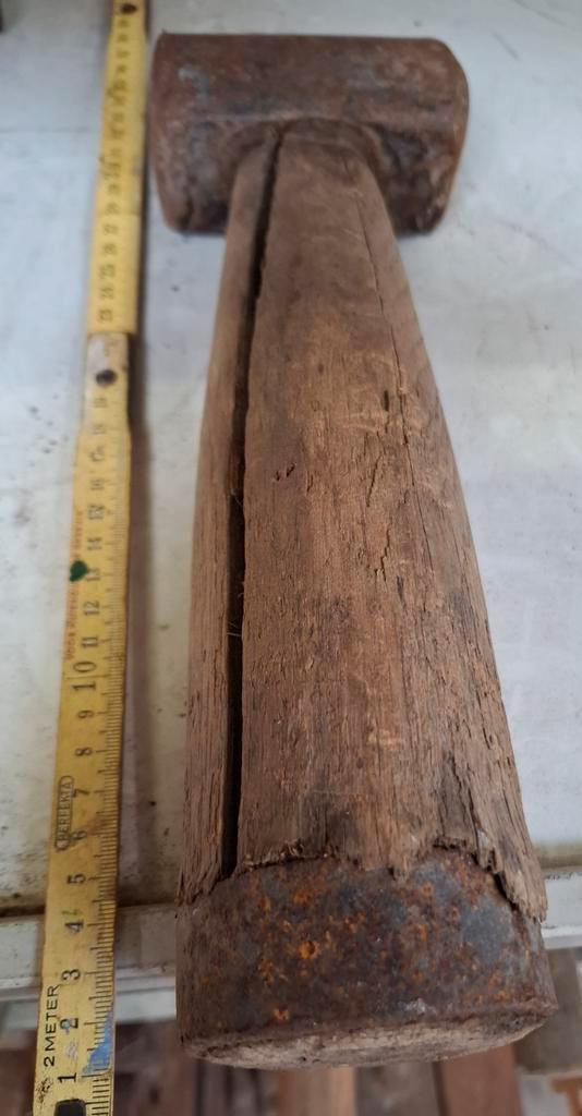 Oude houten hamer / moker met metalen band, Antiek en Kunst, Antiek | Gereedschap en Instrumenten, Ophalen