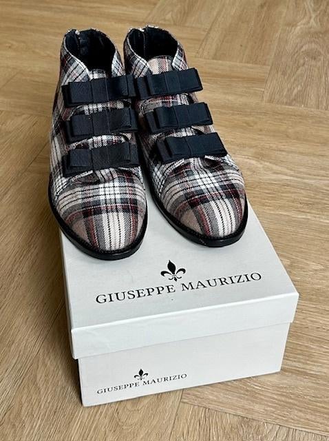 Burberry damesschoen van Giuseppe Maurizio (maat 41,5), Schoenen met lage hakken, Overige kleuren, Ophalen of Verzenden, Zo goed als nieuw