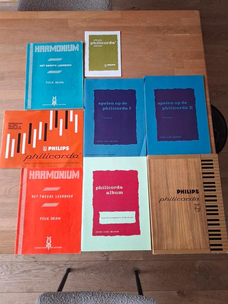 Philips Philicorda Boeken - Complete Collectie uit 1957, Boeken, Overige Boeken, Gelezen, Ophalen