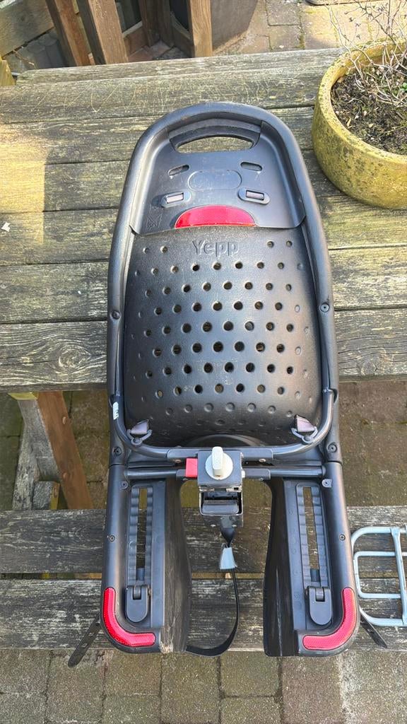 Yepp fietsstoeltje achter met Easyfit drager, Fietsen en Brommers, Fietsaccessoires | Fietsstoeltjes, Ophalen, Achterzitje, 9 t/m 18 kg