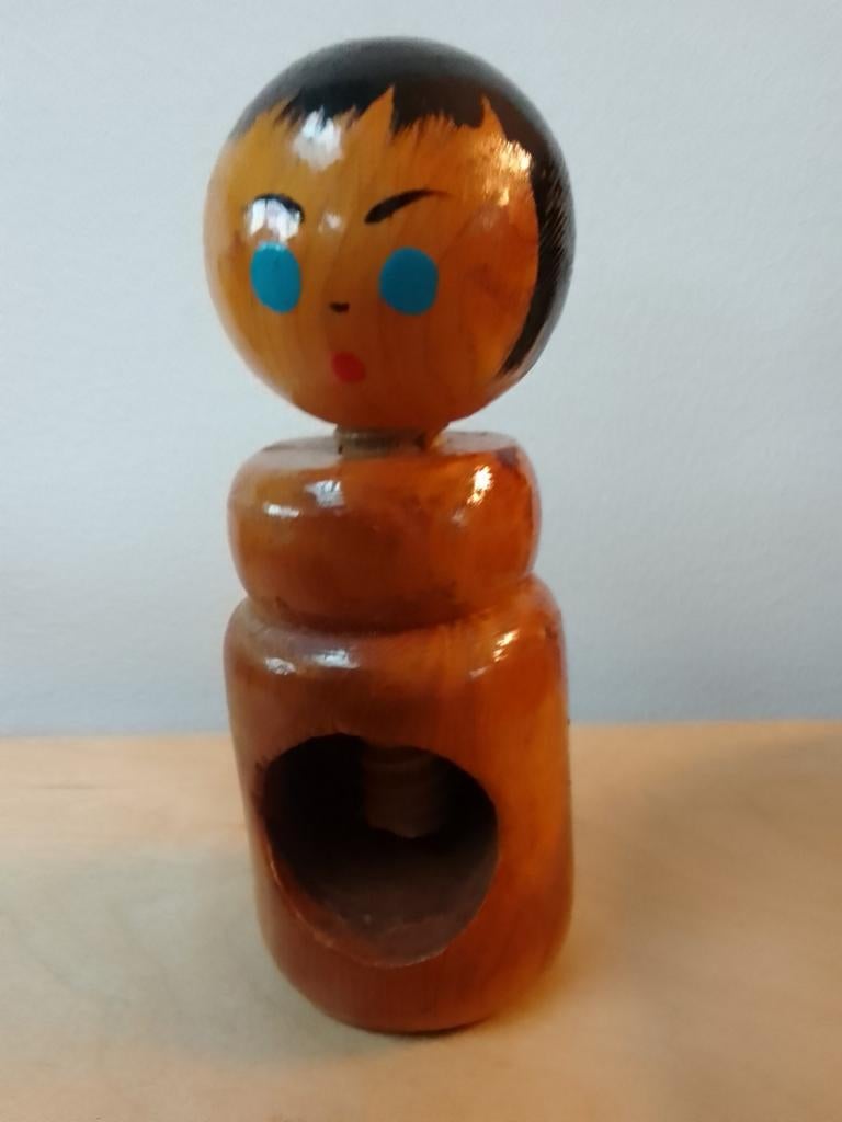 Kokeshi notenkraker, hout, handgeschilderd, Antiek en Kunst, Curiosa en Brocante, Ophalen of Verzenden