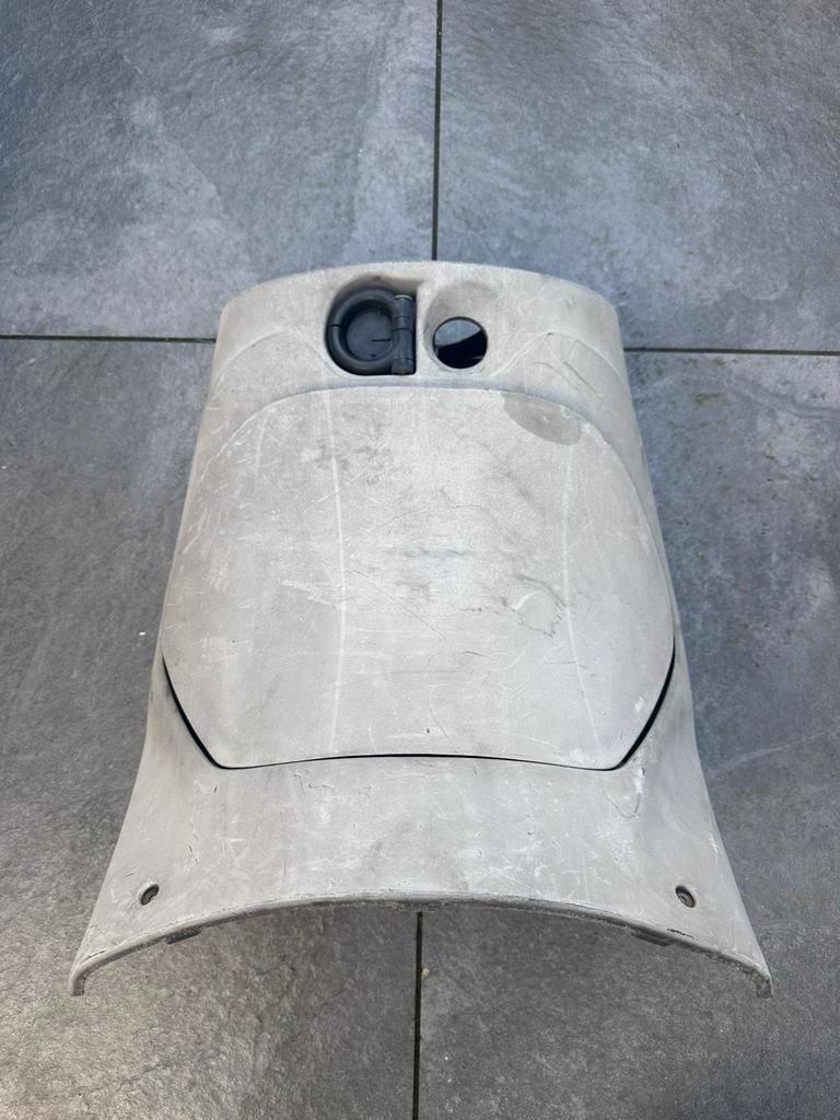 Piaggio zip binnen kappen spoiler, Ophalen, Gebruikt, Kap, Piaggio