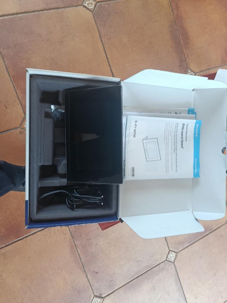 Sony S-Frame DPF-D72 Digitale Fotolijst 7 inch, Accu, Ophalen of Verzenden, Zo goed als nieuw, Kleiner dan 8 inch