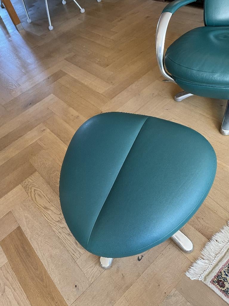 Leolux fauteuil met voetenbank, groen leder, Ophalen, Gebruikt, 75 tot 100 cm, 50 tot 75 cm