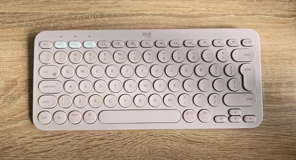 Logitech K380 Draadloos Toetsenbord - Roze, Computers en Software, Toetsenborden, Ophalen, Qwerty, Zo goed als nieuw, Draadloos