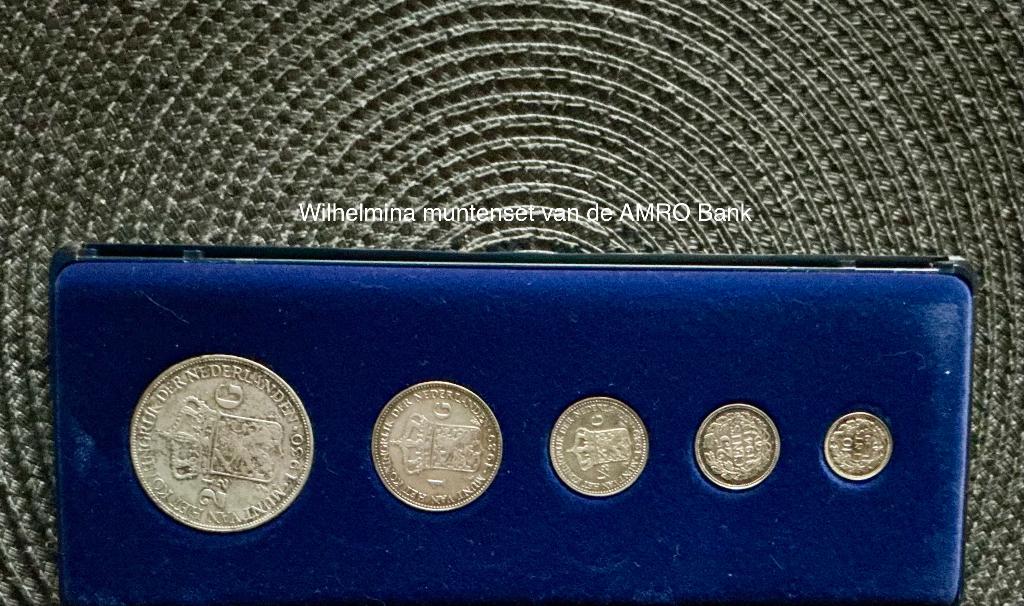 Wilhelmina muntset zilver in cassette - uitgave AMRO bank, Postzegels en Munten, Munten | Nederland, Setje, Zilver, Koningin Wilhelmina