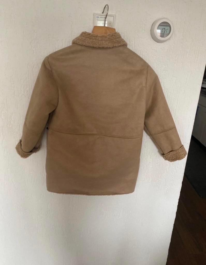 Zara beige jas met teddy voering - Maat 134, Ophalen of Verzenden, Zo goed als nieuw, Meisje, Jas