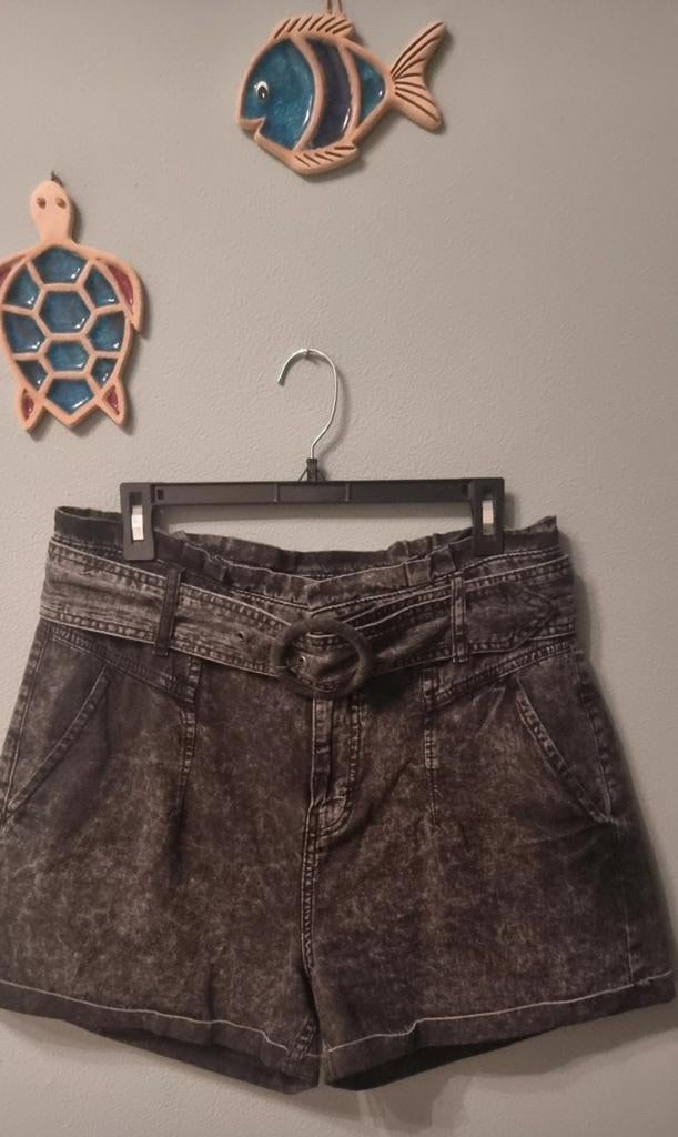 SilverCreek zwarte denim short met riem, Zwart, Maat 42/44 (L), Ophalen of Verzenden, Zo goed als nieuw