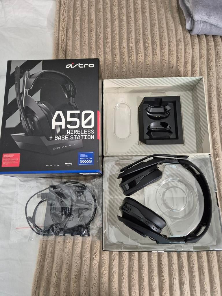 Logitech Astro A50 Wireless + Base Station PS5/PS4/PC/MAC, Ophalen of Verzenden, Zo goed als nieuw