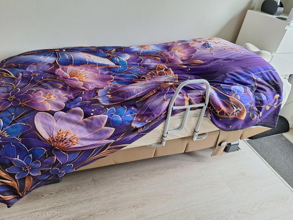 Hoog-laag bed van Well fair met afstandsbediening en topper, Ophalen, Gebruikt, Eenpersoons, 90 cm