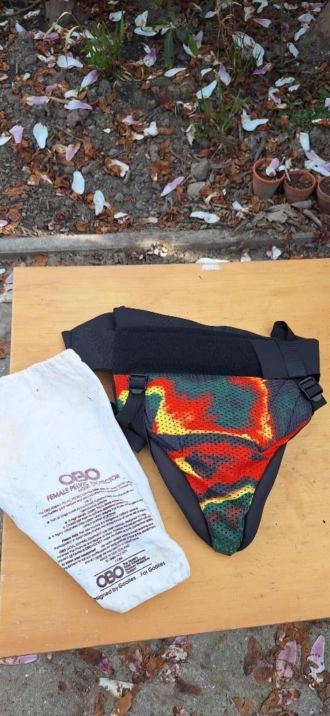 OBO hockey female pelvic protector, Sport en Fitness, Hockey, Ophalen, Zo goed als nieuw, Kleding