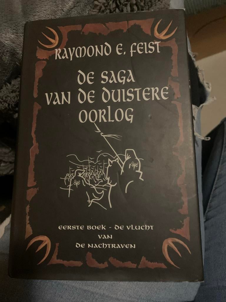 Raymond E. Feist - De Saga van de Duistere Oorlog, Boeken, Fantasy, Ophalen of Verzenden, Gelezen