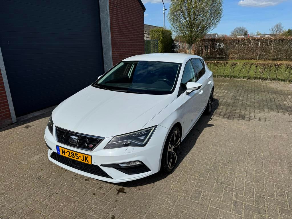 Seat Leon 1.8 TSI 180PK 2017 Wit, Auto's, Voorwielaandrijving, Stof, 4 cilinders, Wit