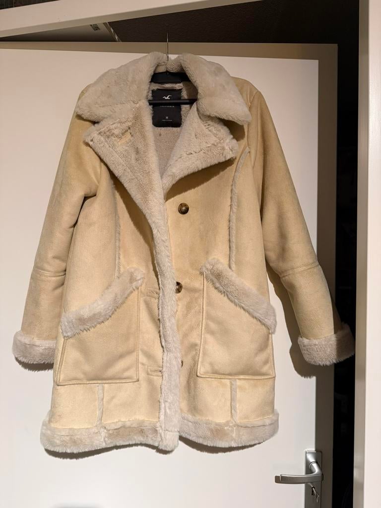 Nieuwe jas van Hollister, Kleding | Dames, Jassen | Winter, Ophalen, Zo goed als nieuw, Maat 38/40 (M), Beige