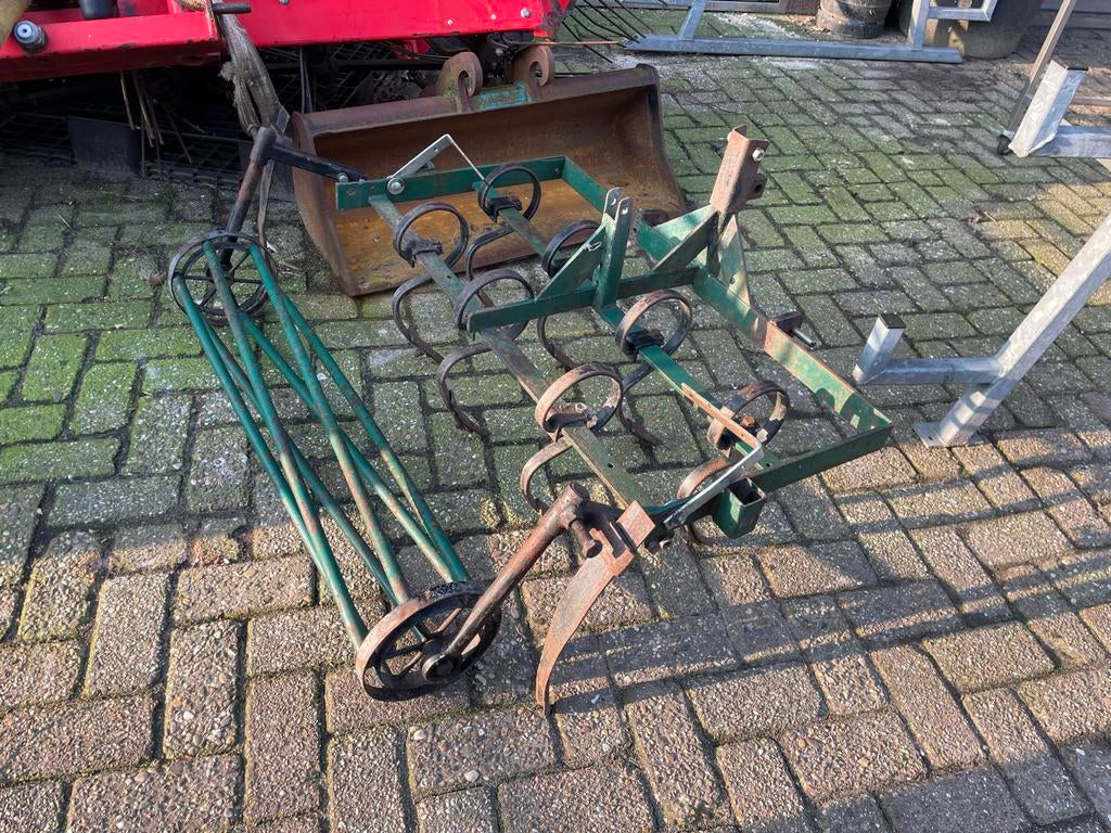 Cultivator met rol en eg voor grondbewerking, Ophalen