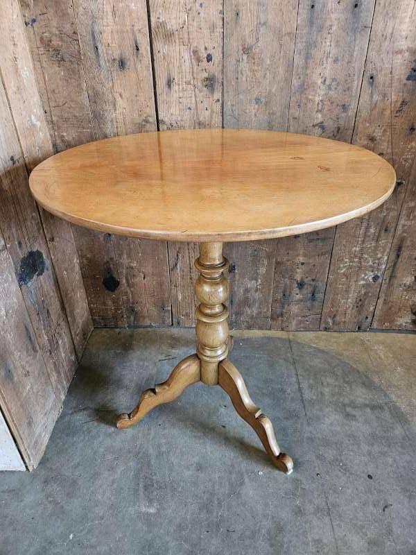 oude wijntafel,bijzettafel ``WOONWINKEL RUSTIEK``, Ophalen