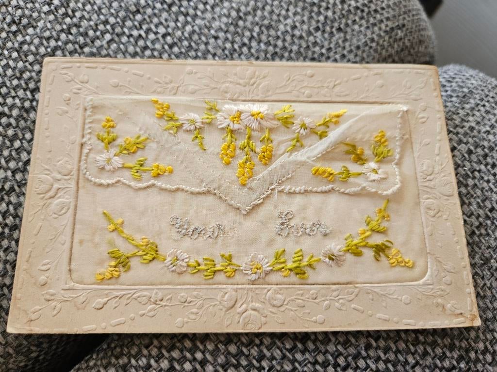geborduurde envelop  ansichtkaart met bloemen, Ophalen of Verzenden, Voor 1920, Gelopen, Natuur