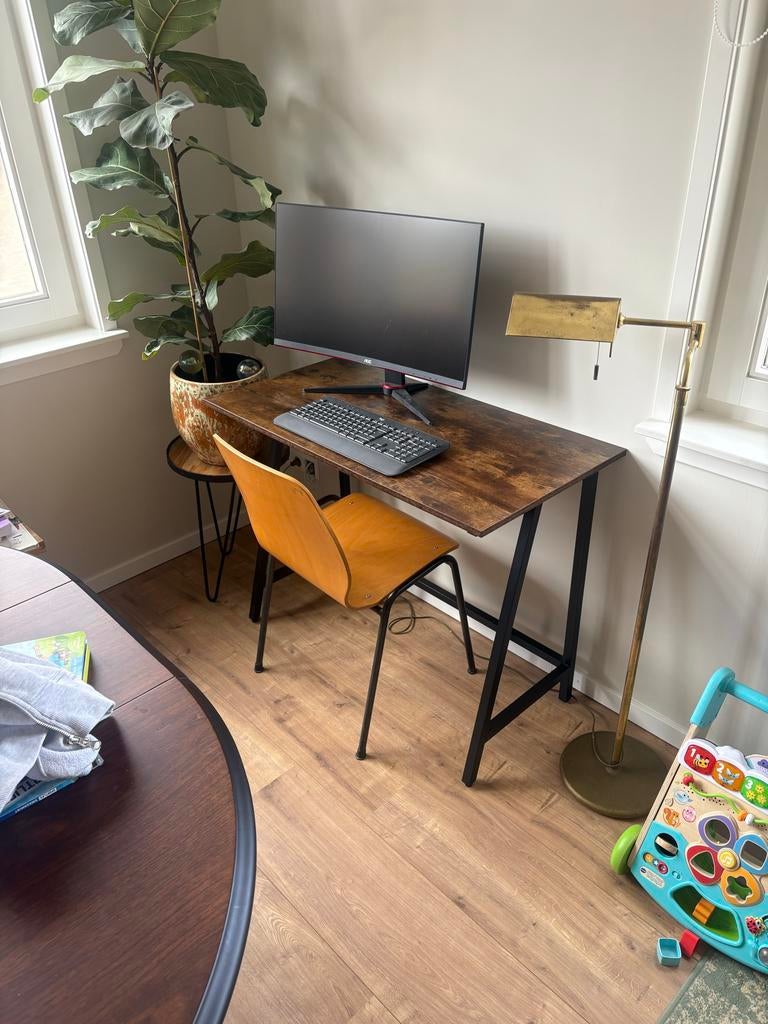 Bureau met donkerbruin blad en zwart metalen onderstel, Huis en Inrichting, Bureaus, Ophalen, Demontabel, Hout, 50 cm