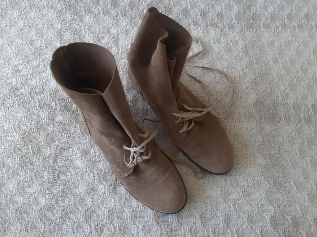 lichtbruine suede laarzen Sacha maat 41, Ophalen, Bruin, Lage of Enkellaarzen, Zo goed als nieuw