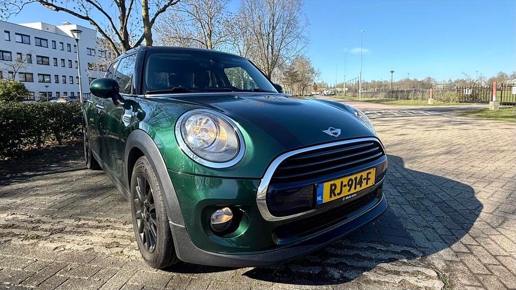 Mini 1.5 Cooper 5D 2017 Groen, Auto's, Mini, Zwart, 49 €/maand, Origineel Nederlands, Handgeschakeld
