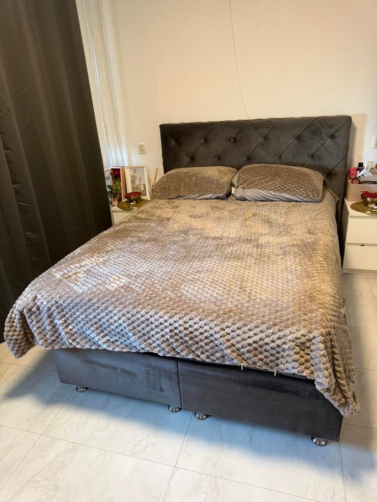Mooie grijze boxspring te koop, Ophalen, Tweepersoons, Zo goed als nieuw, Stof