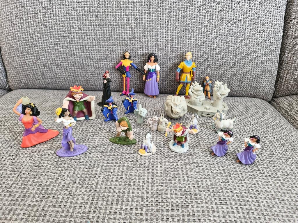 Poppetjes walt disney de klokkenluider van de notre dame, Verzamelen, Poppetjes en Figuurtjes, Ophalen of Verzenden, Zo goed als nieuw
