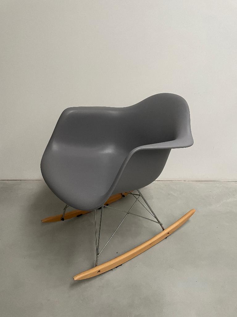 Vitra eames Schommelstoel, Ophalen, Kunststof, Gebruikt, Eén