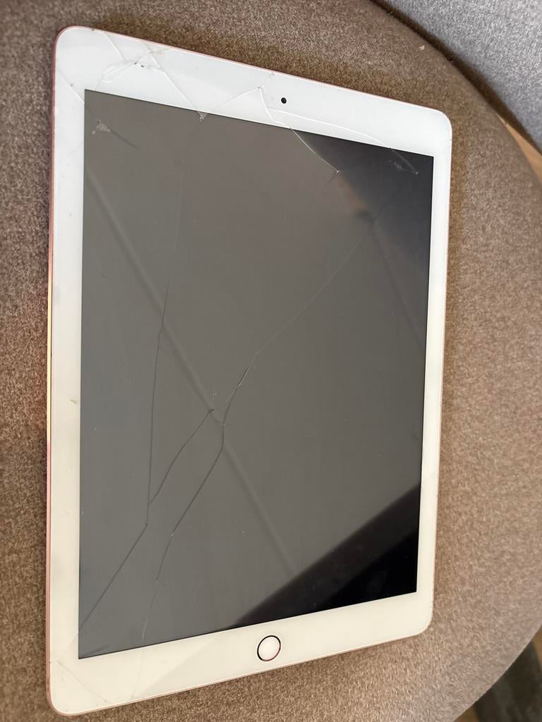 iPad 6e generatie (2018) A1893 - Glas gebroken, Computers en Software, Apple iPads, Ophalen, Niet werkend, Apple iPad