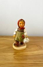 Hummel 561: wachtende grootmoeder, Verzamelen, Beelden en Beeldjes, Ophalen of Verzenden, Zo goed als nieuw, Hummel