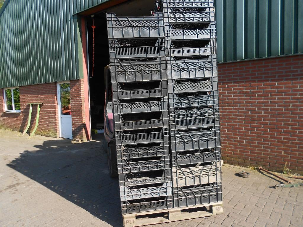 80 stappelbare plastic kistjes, Ophalen, Gebruikt, 50 tot 75 cm, Minder dan 35 cm