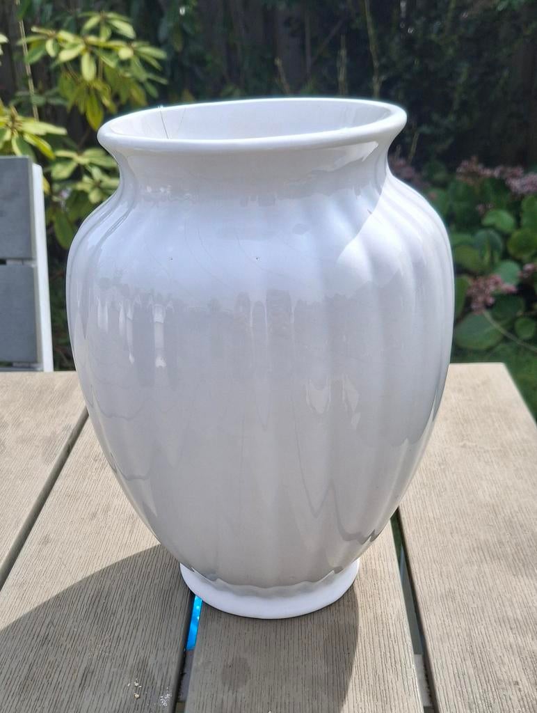 Witte vaas, Ophalen of Verzenden, Wit, Aardewerk of Porselein, Minder dan 50 cm