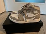 Nike Air Jordan 1 Mid Light Smoke Grey beige maat 39, Ophalen of Verzenden, Zo goed als nieuw, Grijs, Sneakers of Gympen
