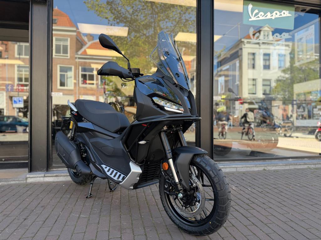 APRILIA SR GT 400 CC EURO+ 2026 RUGGED BLACK| 4 JAAR FABRIEK, 400 cc, Scooter, Piaggio, Viale Rinaldo Piaggio
56025  Pontedera, NL