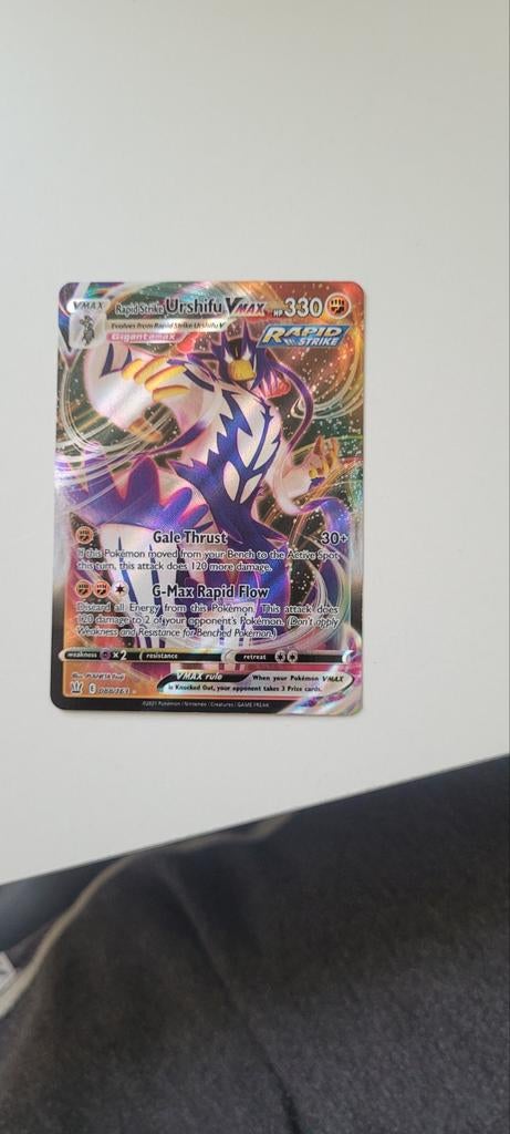 Urshifu VMAX (Rapid Strike) - Battle Styles - Uitstekend, Ophalen of Verzenden, Zo goed als nieuw, Losse kaart, Foil