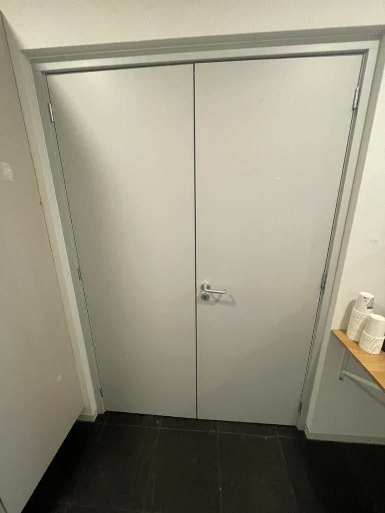 Houten kozijn met dubbele deur, compleet met hang- en sluitw, Ophalen, Gebruikt, 120 cm of meer, Buitendeur