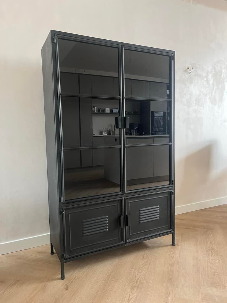 WOOOD Vitrinekast Zwart Metaal met Glas, Ophalen, 50 tot 100 cm, Zo goed als nieuw, Metaal