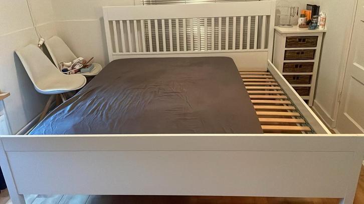 Ikea IDANÄS bedframe + LUROY lattenbodem, Huis en Inrichting, Slaapkamer | Bedden, Zo goed als nieuw, Tweepersoons, 180 cm, 200 cm