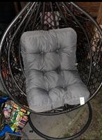 Hangend ei / schommel ei met standaard en kussen, Ophalen of Verzenden, Gebruikt, Wicker