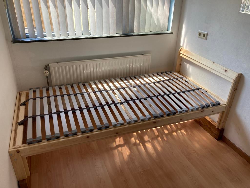 1 persoonsbedframe NEIDEN IKEA, Huis en Inrichting, Slaapkamer | Bedden, Tweepersoons, Zo goed als nieuw, Hout, 140 cm