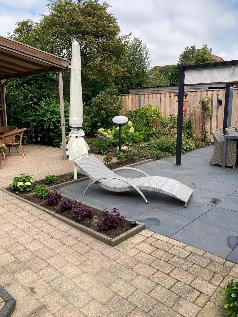 Ergonomisch ligbed van wicker., Tuin en Terras, Ophalen of Verzenden, Gebruikt, Wicker